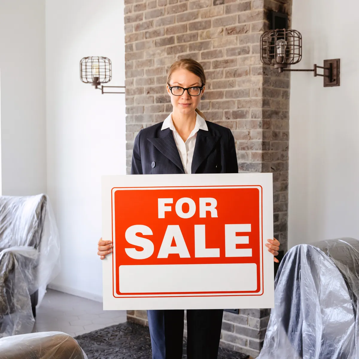 Aalto mobile app screen showing Seller Q&A with collapsable questions and answers